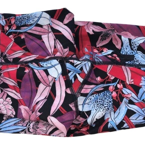 .Lululemon Train Times 7/8 Pant 25" Lush Lillies Multi - Picture 11 of 17